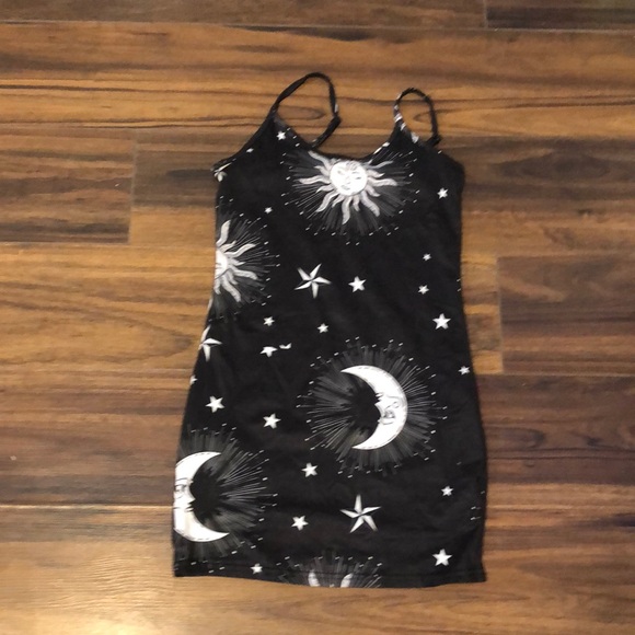 Very soft kids dress. Has a small rip in the back, not noticeable. - Picture 1 of 1